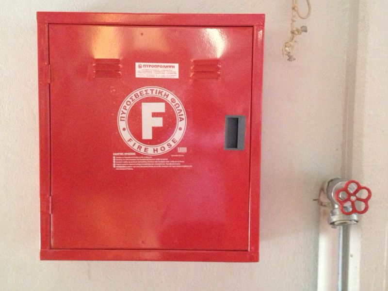 Επίτοιχη πυροσβεστική φωλιά «Πυροπρόληψη» με κρουνό