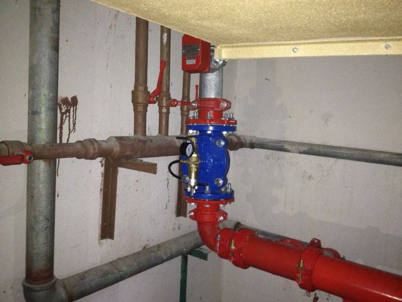 Μειωτής πίεσης δικτύου sprinkler (μπλε βαλβίδα) σε σωληνώσεις